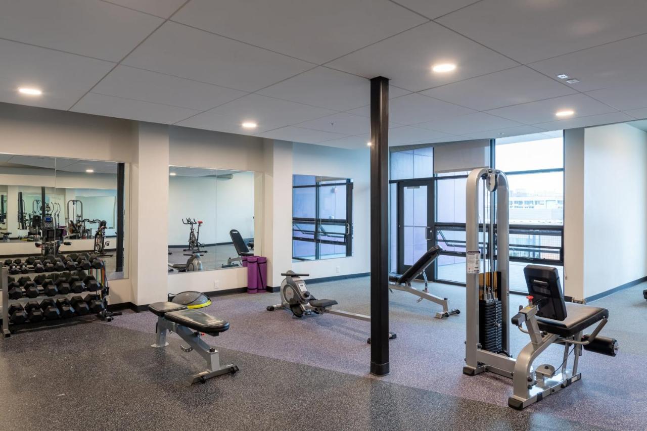 Flexhome Skywalk To Fiserv U4 With Rooftop, Gym, And Parking Milwaukee Exterior foto