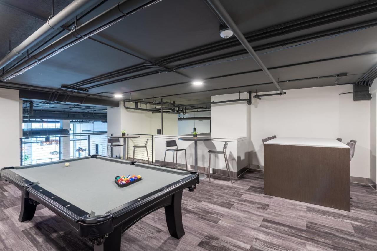 Flexhome Skywalk To Fiserv U4 With Rooftop, Gym, And Parking Milwaukee Exterior foto