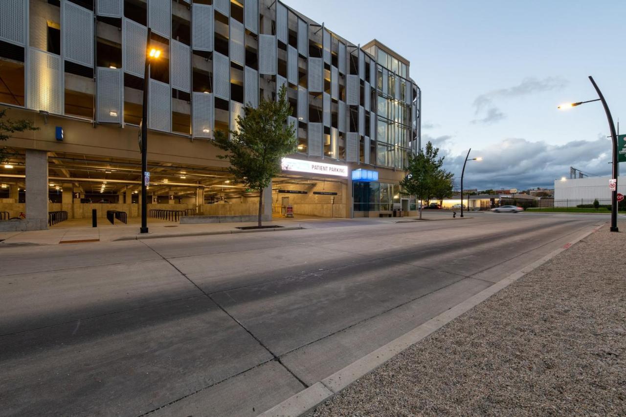 Flexhome Skywalk To Fiserv U4 With Rooftop, Gym, And Parking Milwaukee Exterior foto
